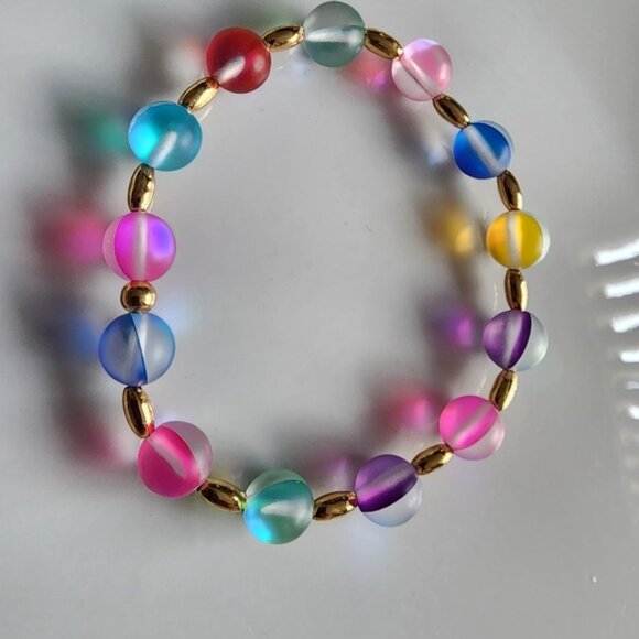 Vibrant Multicolor Beaded Bracelet with Gold Accents - Picture 4 of 5